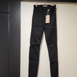 Madewell Curvy High-Rise Skinny Jeans in Black